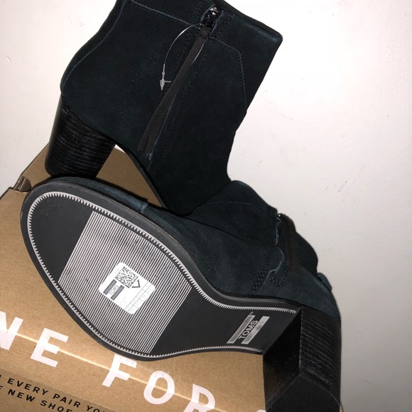 TOMS BLACK TASSELS SIDE ZIPPER HEEL BOOTS (s02) - Picture 3 of 5